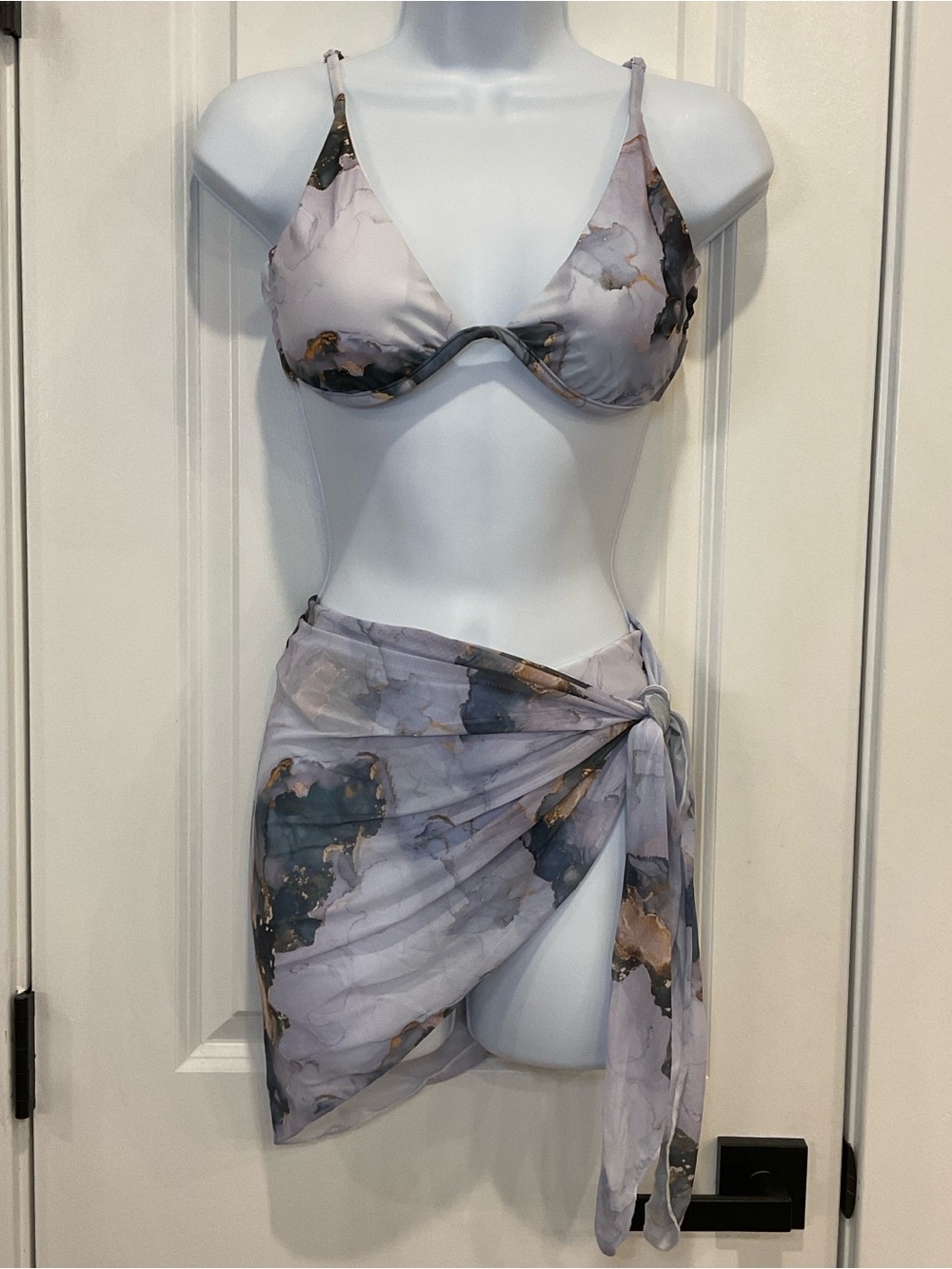SOLY HUX 3-Piece Tie Dye Underwire Bikini Set with Matching Sarong (L)